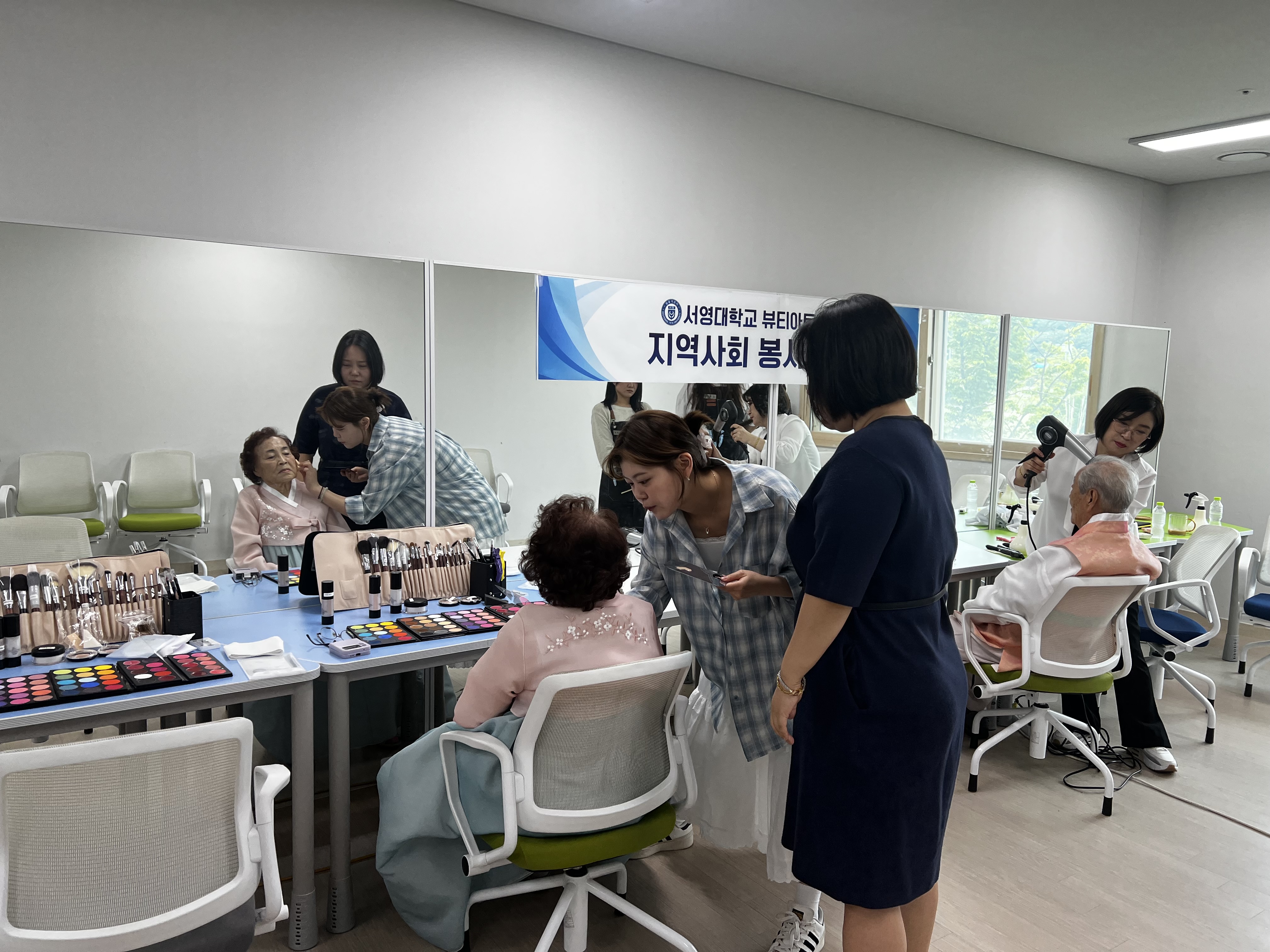 (학과소식)지역 어르신을 위한 따뜻한 나눔, 구순잔치 봉사활동 참여